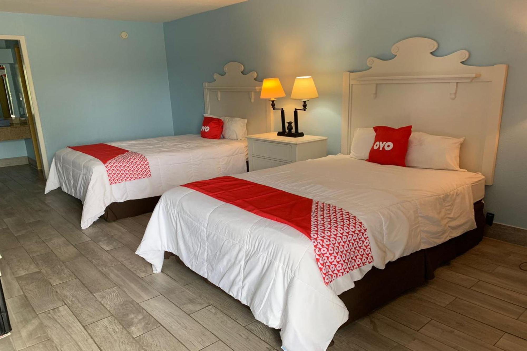 Oyo Hotel Dundee By Crystal Lake Exterior photo