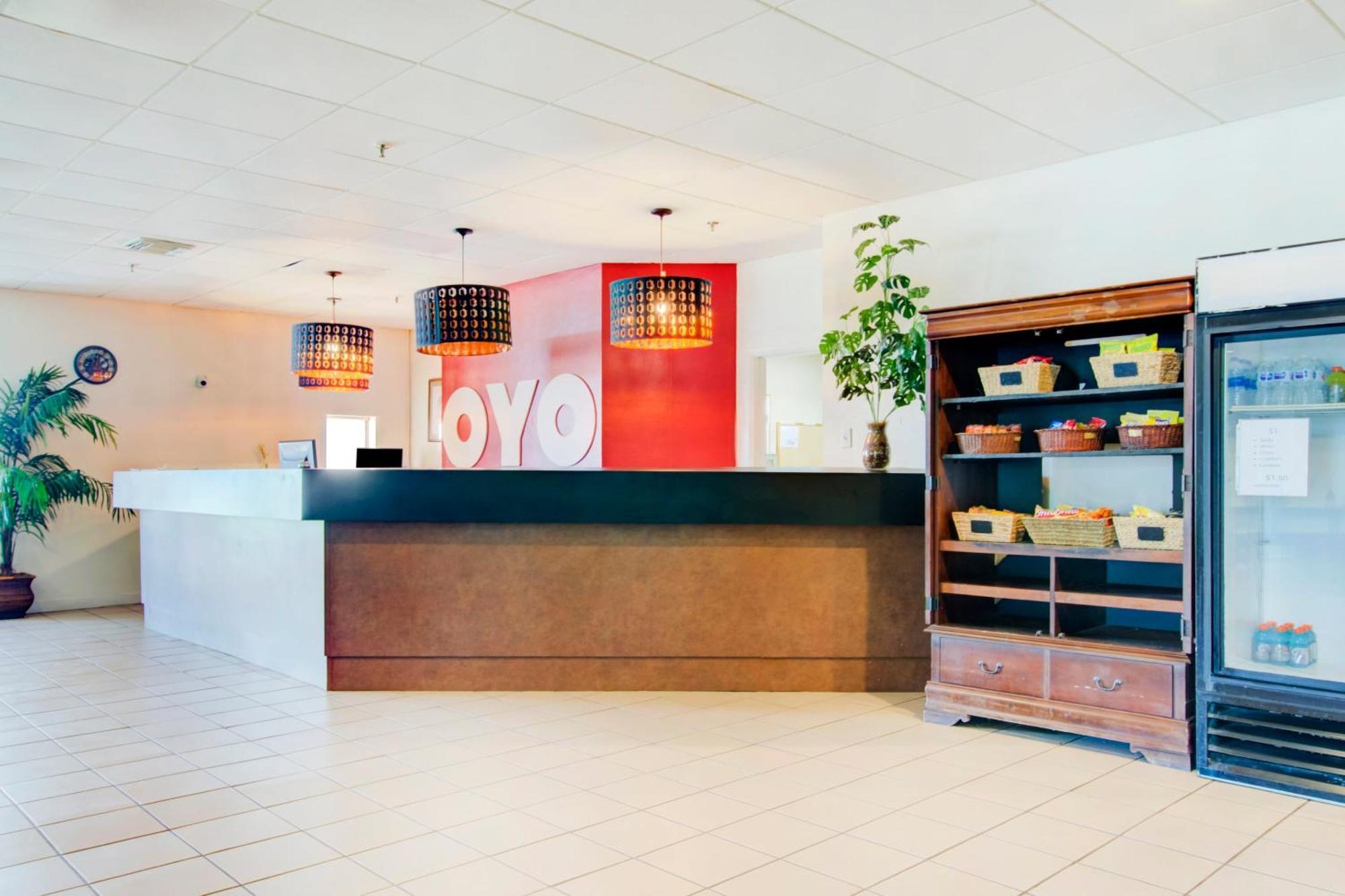 Oyo Hotel Dundee By Crystal Lake Exterior photo