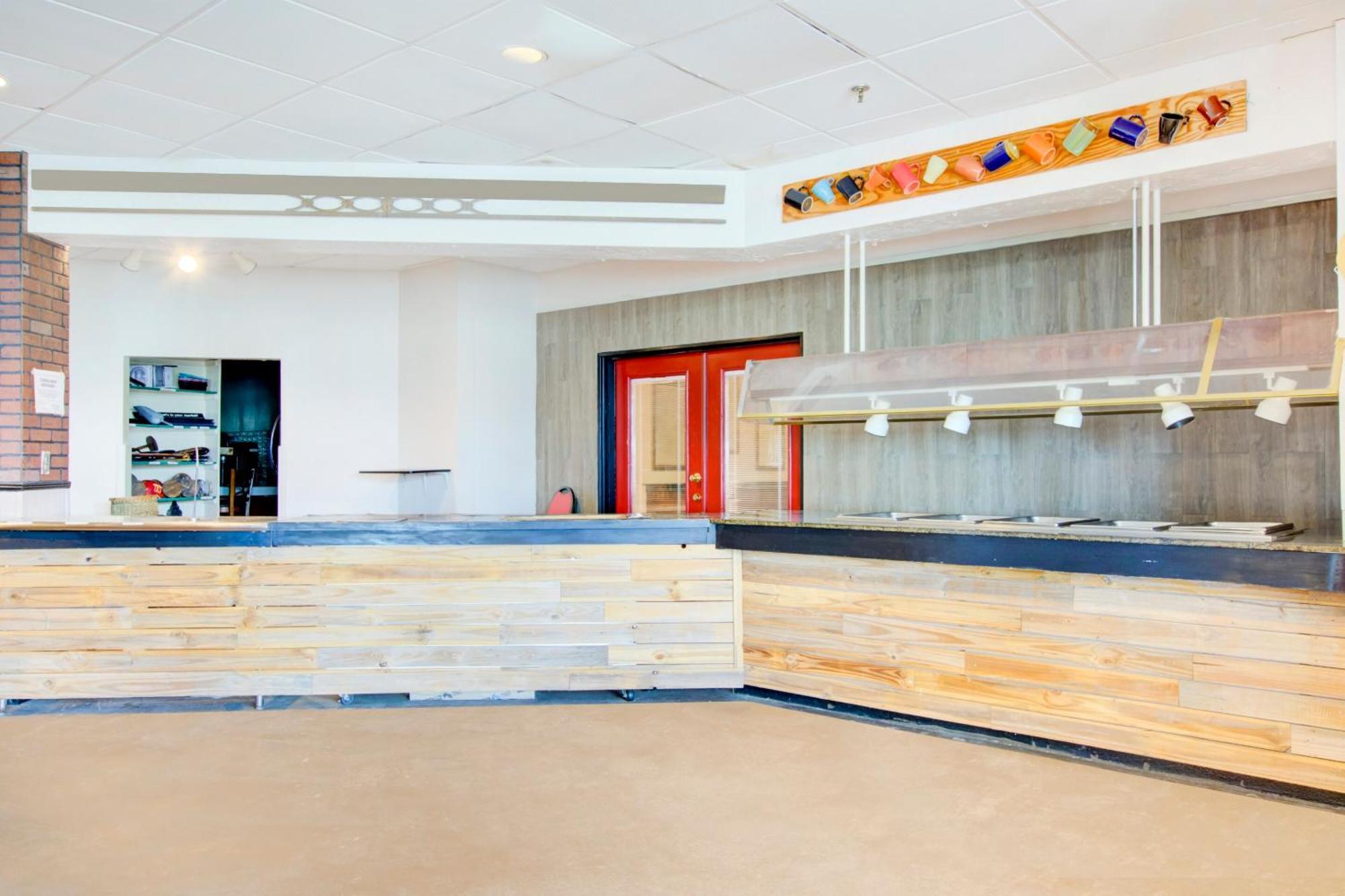 Oyo Hotel Dundee By Crystal Lake Exterior photo