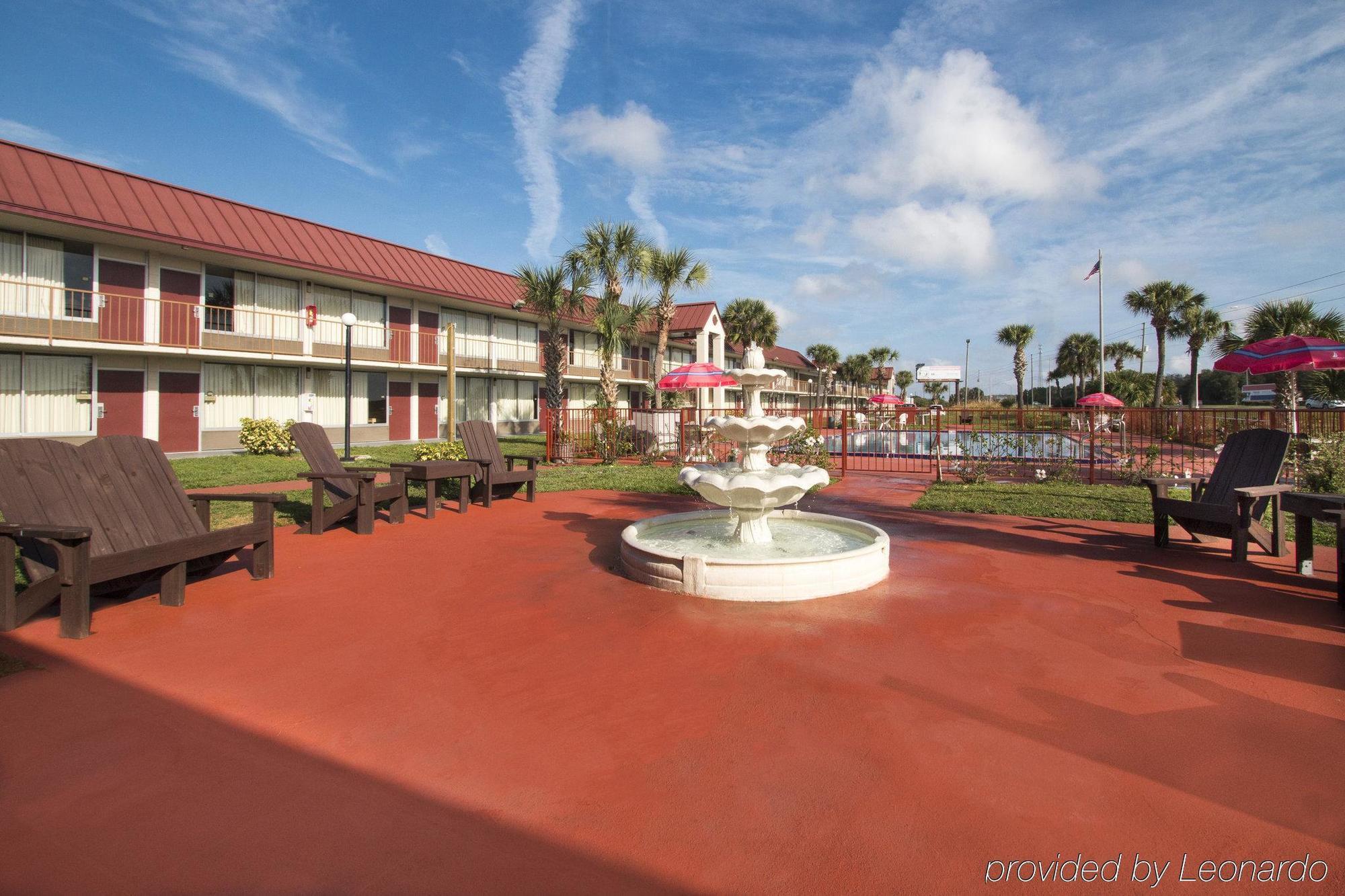 Oyo Hotel Dundee By Crystal Lake Exterior photo